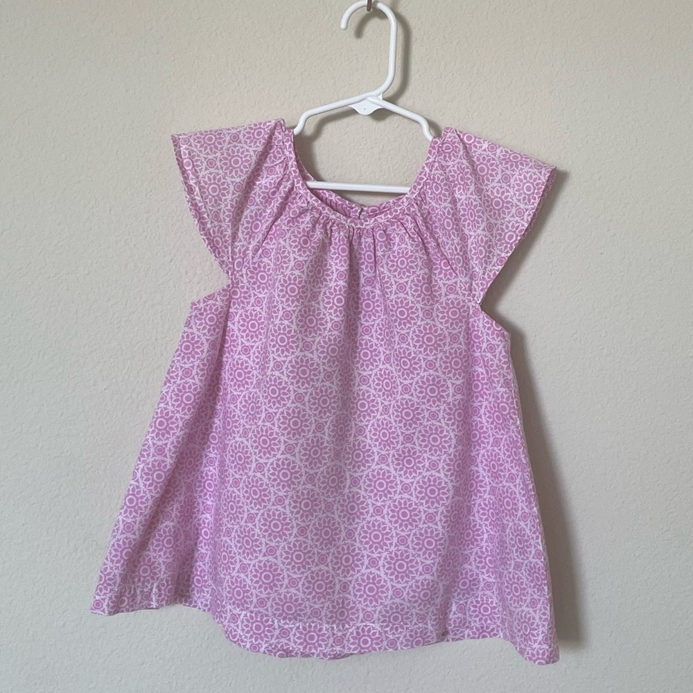 Gap Girl Short Sleeve Top With Ruffle Sleeves.  5t. Excellent Condition.